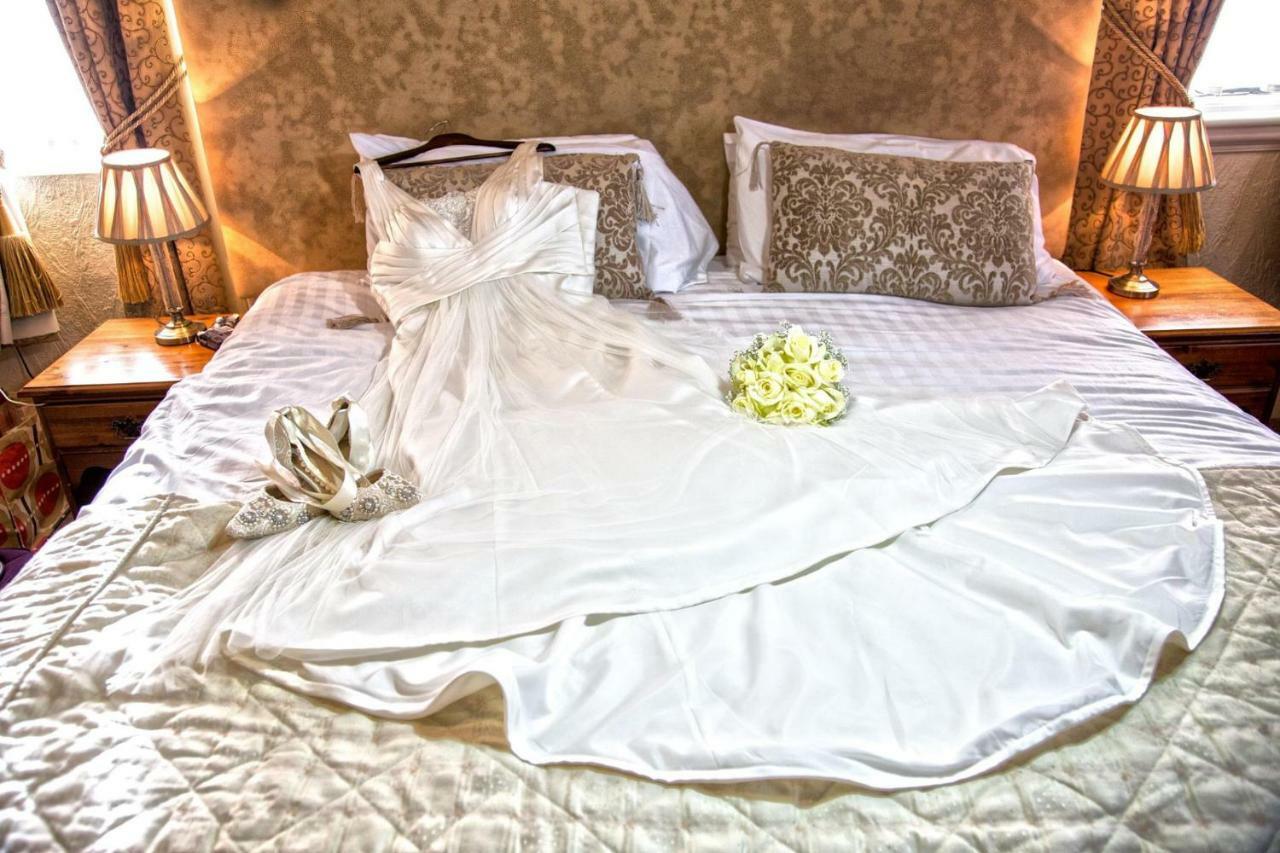 The Carre Arms Hotel & Restaurant スリーフォード エクステリア 写真